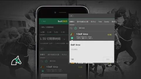 选手擂台瞬间被击倒，昏迷选手裁判虽急停已晚